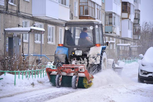 Уборка снега во дворах — ответственность управляющих организаций